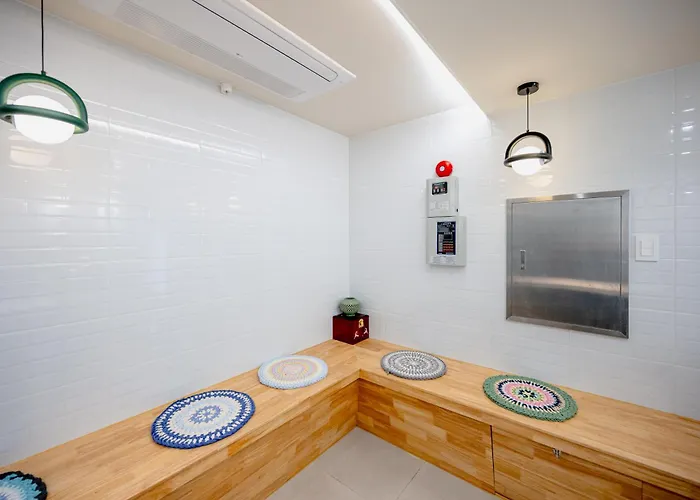 Ikseon Atelier Hostal *